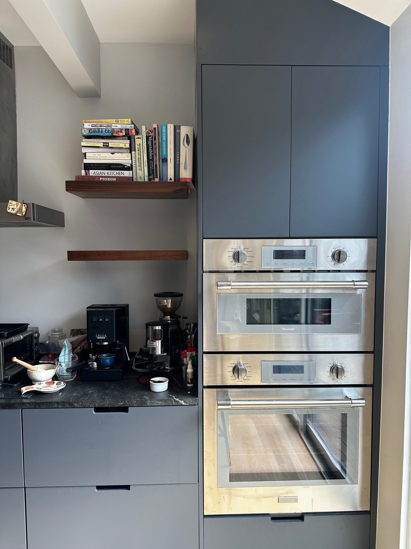 Kitchen appliance wall detail